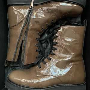 Thursday Boots olive green patent leather combat boots size 9 like new